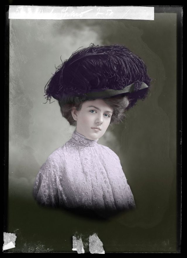 Quý cô Carrie Shaws với ánh mắt đầy lôi cuốn. Ảnh: Rob van den Berg.