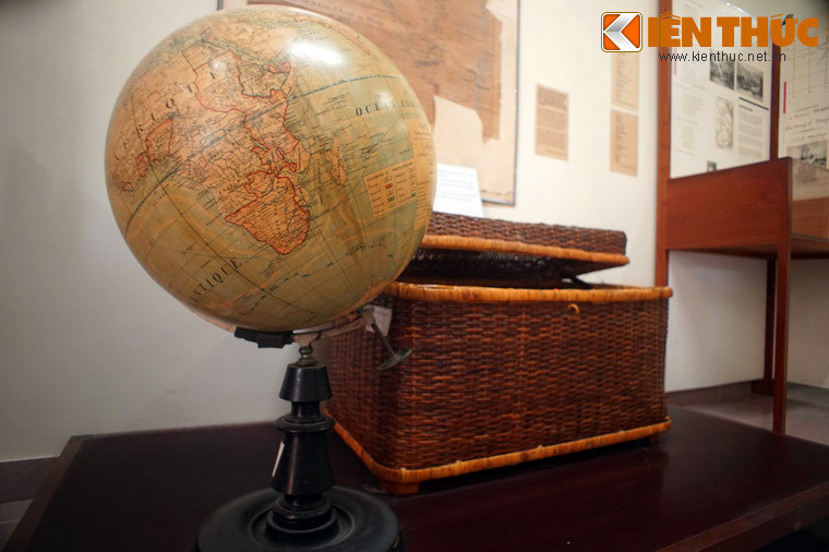 Thông qua hệ thống hiện vật được trưng bày, có thể cảm nhận được Yersin vừa là một nhà bác học thông thái rất nhiều lĩnh vực, vừa là một con người có lối sống giản dị, thanh bạch.