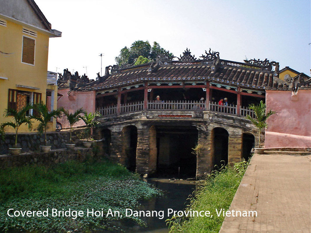 Chùa Cầu ở phố cổ Hội An. Ảnh: Cometosea.us.