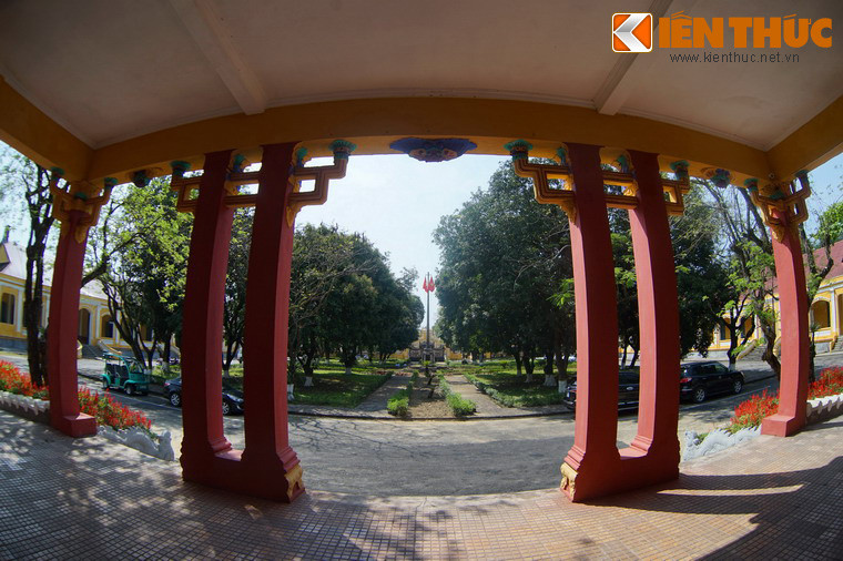 Từ 1955 đến 1975, Viện Cơ Mật được dùng làm nơi xét xử các vụ án từ sơ thẩm đến thượng thẩm, hai dãy nhà hai bên trở thành văn phòng của các cơ quan tư pháp địa phương.