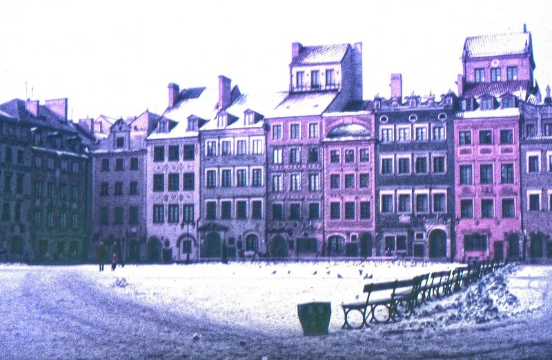 Quảng trường Chợ cũ ở Warsaw, Ba Lan, tháng 1/1977. Ảnh: Raúl Alejandro Rodríguez Flickr.