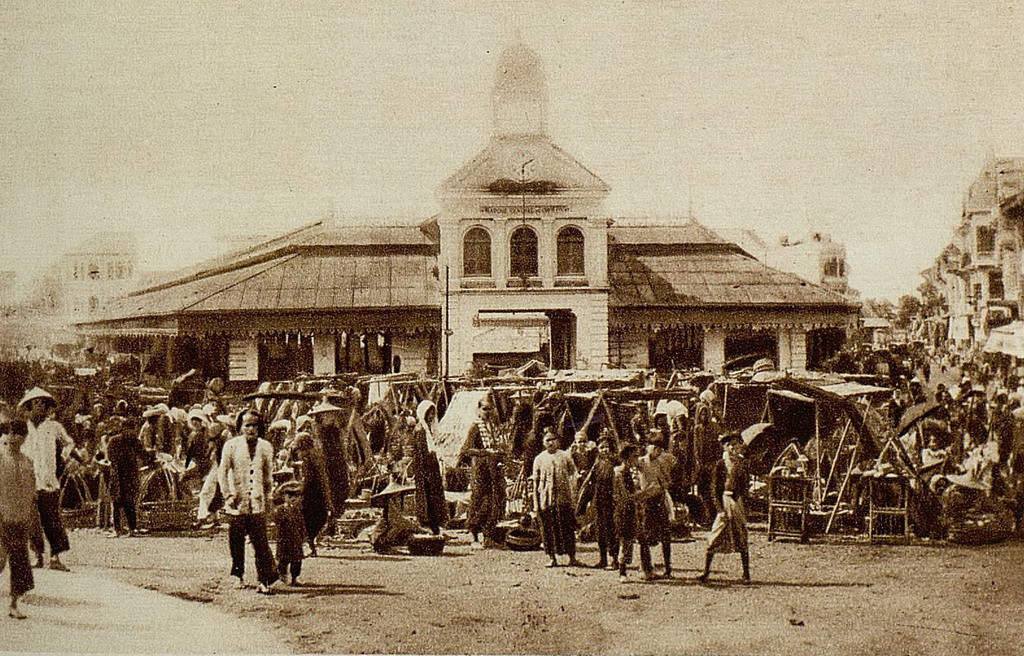 Mặt trước tòa nhà Chợ Lớn cũ. Ảnh: Gallica.bnf.fr.