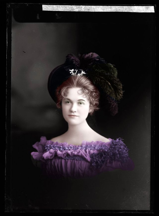 Nhan sắc kiều diễm của thiếu nữ tên Louise Jackson. Ảnh: Rob van den Berg.