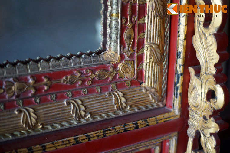 Từng chi tiết nhỏ được chạm trổ một cách rất tinh vi.