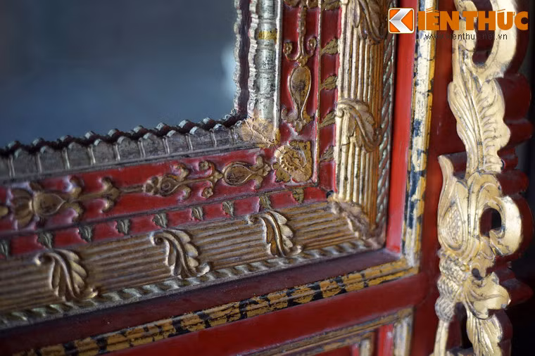 Từng chi tiết nhỏ được chạm trổ một cách rất tinh vi.