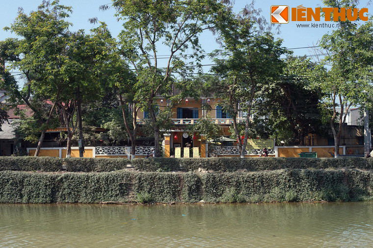 Nằm bên bờ sông An Cựu, ở địa chỉ số 145 Phan Đình Phùng, TP. Huế, Nhà lưu niệm bà Từ Cung là một di tích lịch sử mang dấu ấn của bà Từ Cung, tức Đoan Huy Hoàng thái hậu, là vợ vua Khải Định, mẹ vua Bảo Đại.