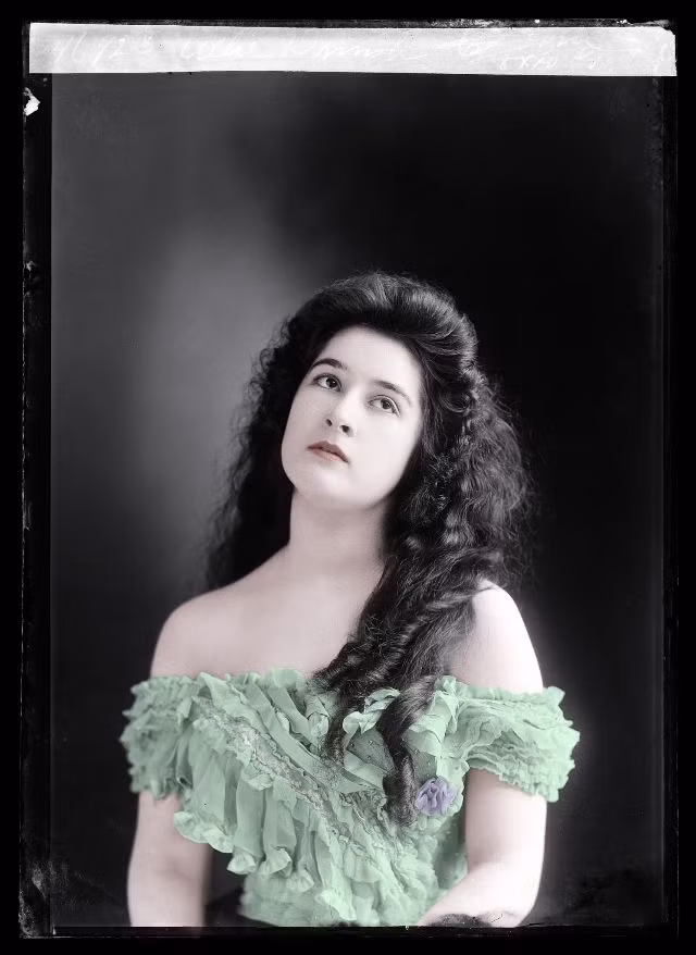 Vẻ kiều diễm của mỹ nhân tên Allie Danish. Ảnh: Rob van den Berg.