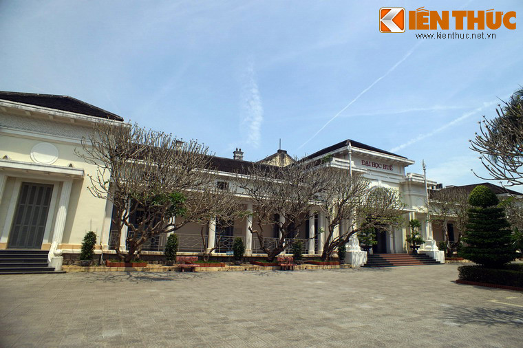 Ngược dòng lịch sử, Viện Dân biểu Trung Kỳ được chính quyền thuộc địa lập năm 1926. Trụ sở của Viện Dân biểu được xây năm 1927.