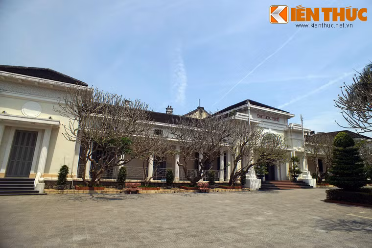 Ngược dòng lịch sử, Viện Dân biểu Trung Kỳ được chính quyền thuộc địa lập năm 1926. Trụ sở của Viện Dân biểu được xây năm 1927.