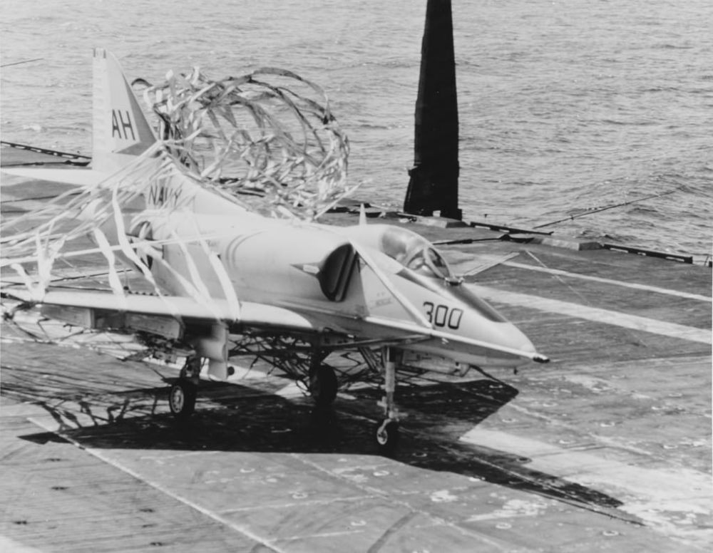 Chiếc máy bay A-4E (BuNo 149959) sáu ngày trước khi McCain lái và bị bắn hạ trong cuộc xâm nhập bầu trời miền Bắc Việt Nam. Ảnh: Vintag.