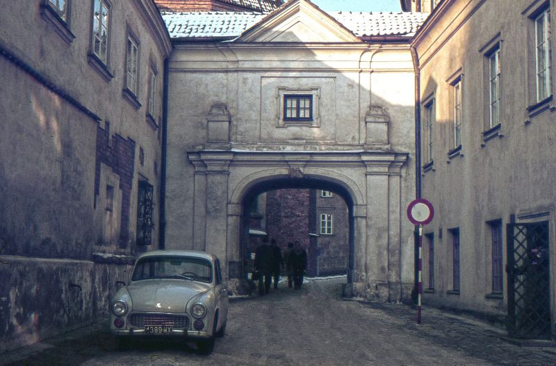 Đường Kanonia, Warsaw, Ba Lan, tháng 1/1977. Ảnh: Raúl Alejandro Rodríguez Flickr.