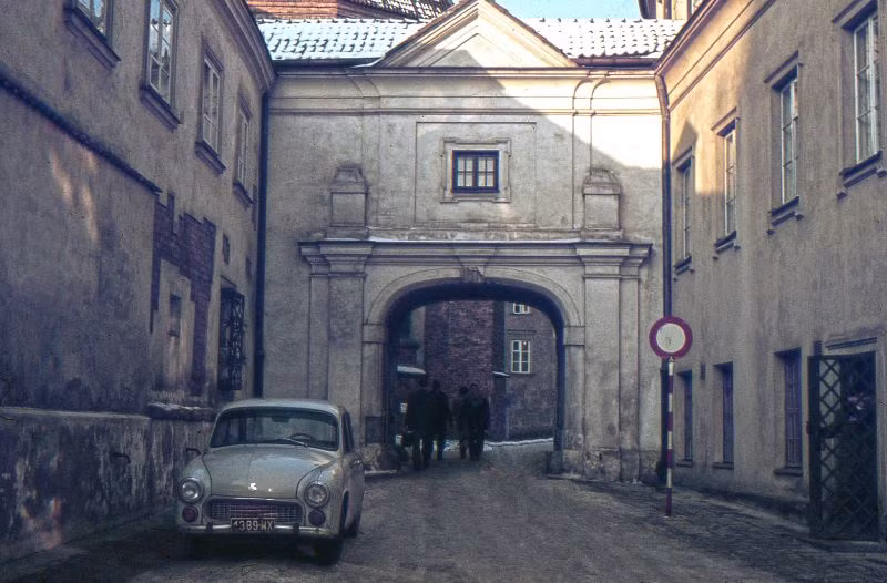 Đường Kanonia, Warsaw, Ba Lan, tháng 1/1977. Ảnh: Raúl Alejandro Rodríguez Flickr.