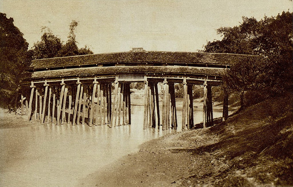 Một cây cầu ngói ở Bắc Ninh. Ảnh: Gallica.bnf.fr.