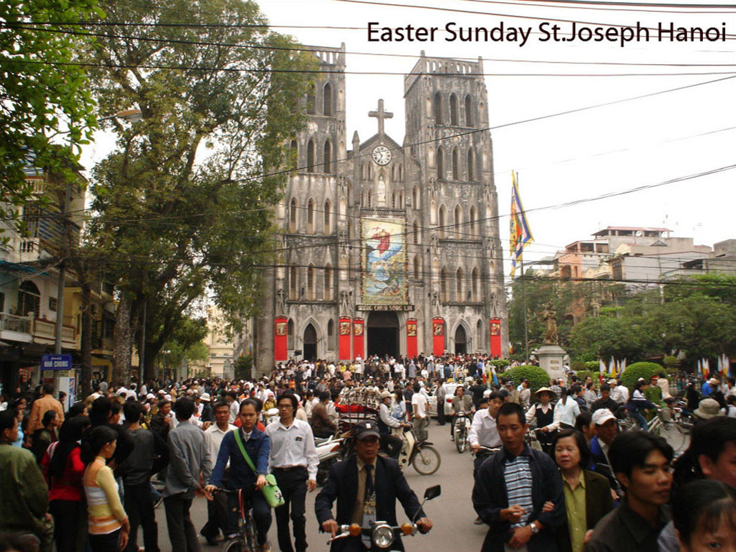 Nhà thờ Lớn ở Hà Nội vào dịp lễ Phục sinh năm 2010. Ảnh: Cometosea.us.