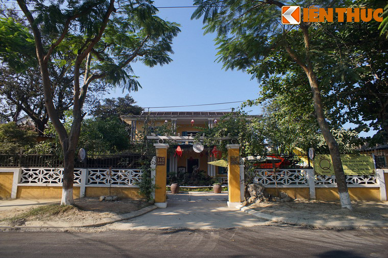 Theo các sử liệu, vào năm 1955, chính quyền Ngô Đình Diệm đã tịch thu cung An Định, vốn là nơi sinh sống của bà Từ Cung. Bà đã mua lại ngôi nhà của một trong những người vợ Vua Khải Định là bà Ân Phi tại 79B Phan Đình Phùng (nay là số 145 Phan Đình Phùng).