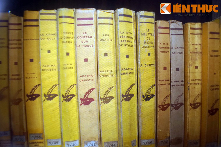 Ngoài ra, bảo tàng còn lưu giữ hàng ngàn cuốn sách trong tủ sách của Yersin, trong đó có nhiều tác phẩm văn học thuộc nhiều thể loại của các tác giả nổi tiếng trên thế giới.