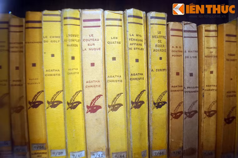 Ngoài ra, bảo tàng còn lưu giữ hàng ngàn cuốn sách trong tủ sách của Yersin, trong đó có nhiều tác phẩm văn học thuộc nhiều thể loại của các tác giả nổi tiếng trên thế giới.