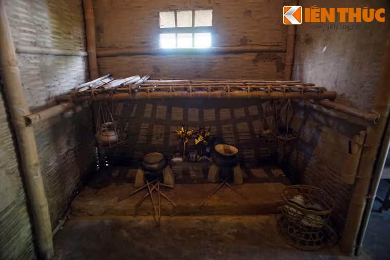 Gian bên trong là bếp nấu ăn.