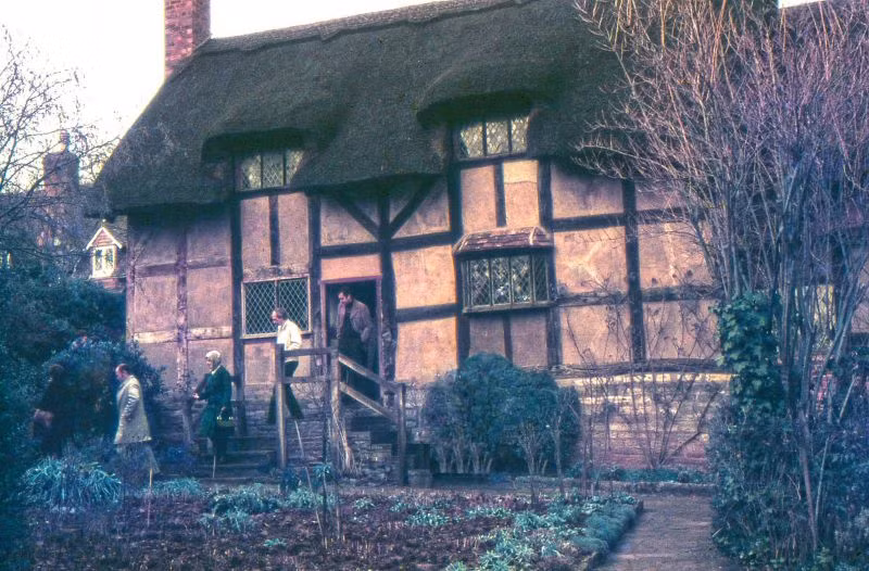 Ngôi nhà của nữ diễn viên Anne Hathaway ở Stratford-upon-Avon, Anh, tháng 1/1977. Ảnh: Raúl Alejandro Rodríguez Flickr.