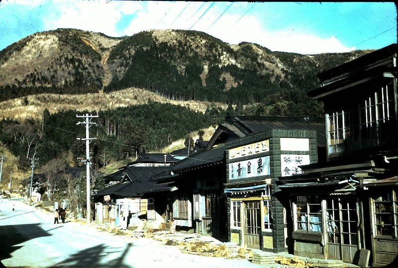 Đường phố ở thị trấn Hakone, tỉnh Kanagawa. Ảnh: Leonora (Ellie) Enking Flickr.