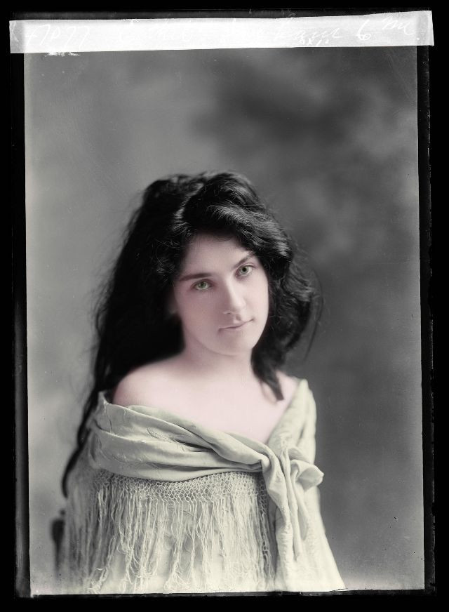 Sự quyến rũ đầy hoang dại của nàng Ethel Ingham. Ảnh: Rob van den Berg.