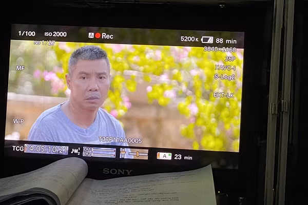 NSND Cong Ly hon ho tro lai di quay, duoc cham soc dac biet