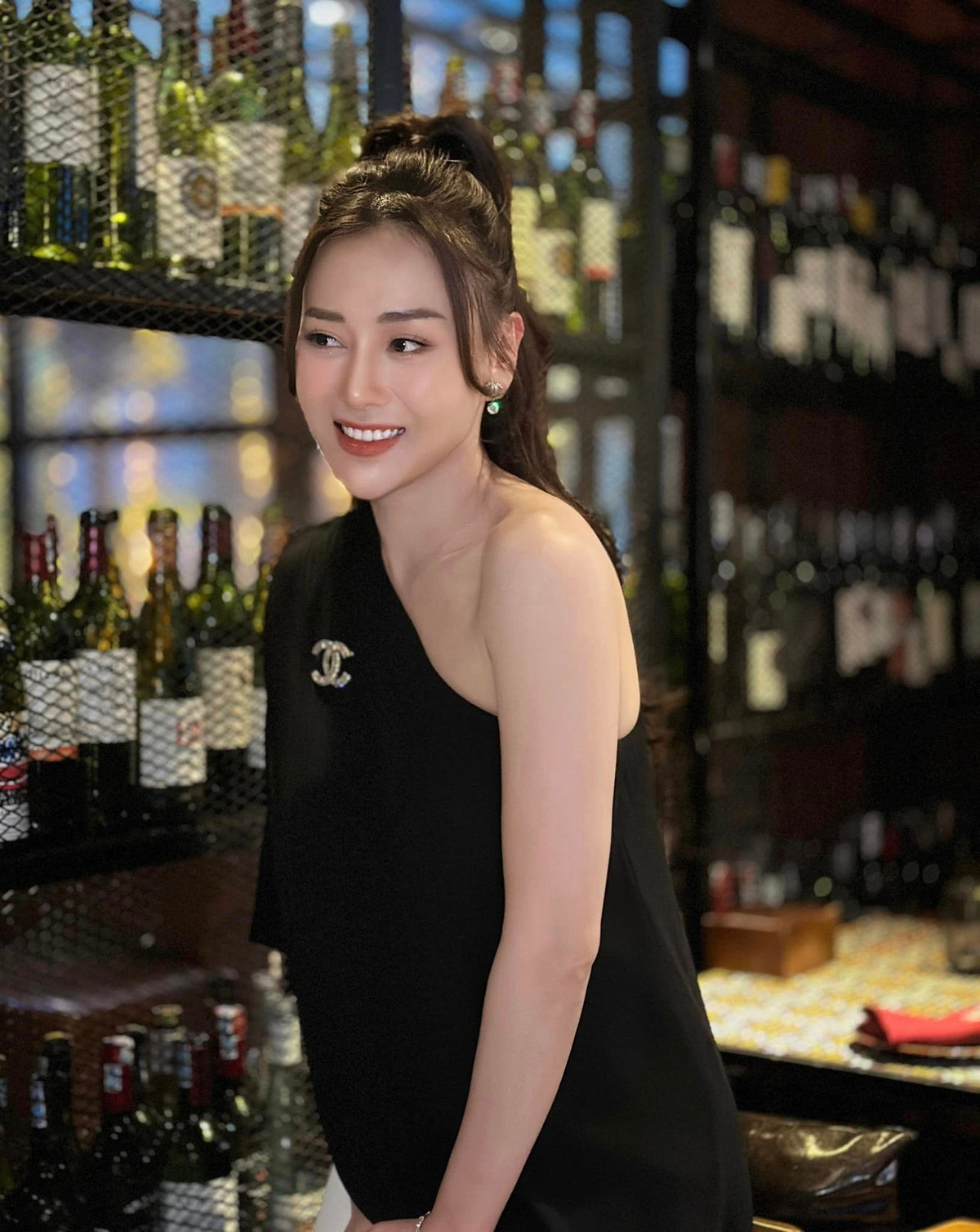 Đặc biệt, trong loạt ảnh mới đăng tải trên trang cá nhân, nữ diễn viên Hương vị tình thân bị soi vòng hai bất thường.