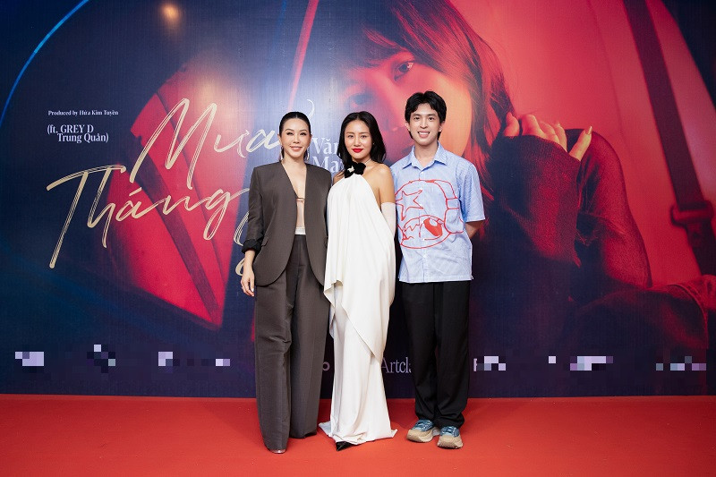 Hoa hậu Thu Hoài cũng góp mặt tại sự kiện của nữ ca sĩ.