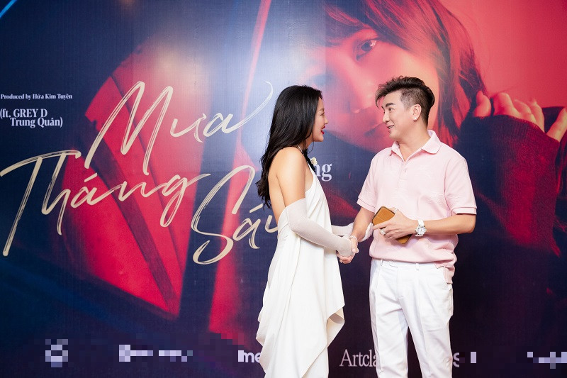 Ca sĩ Đàm Vĩnh Hưng sau thời gian dưỡng bệnh đã hồi phục sức khỏe đến chúc mừng Văn Mai Hương.