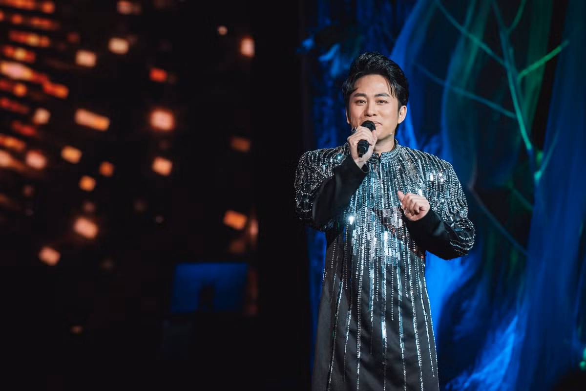 Hoang Thuy Linh boi thu giai thuong Cong hien 2023