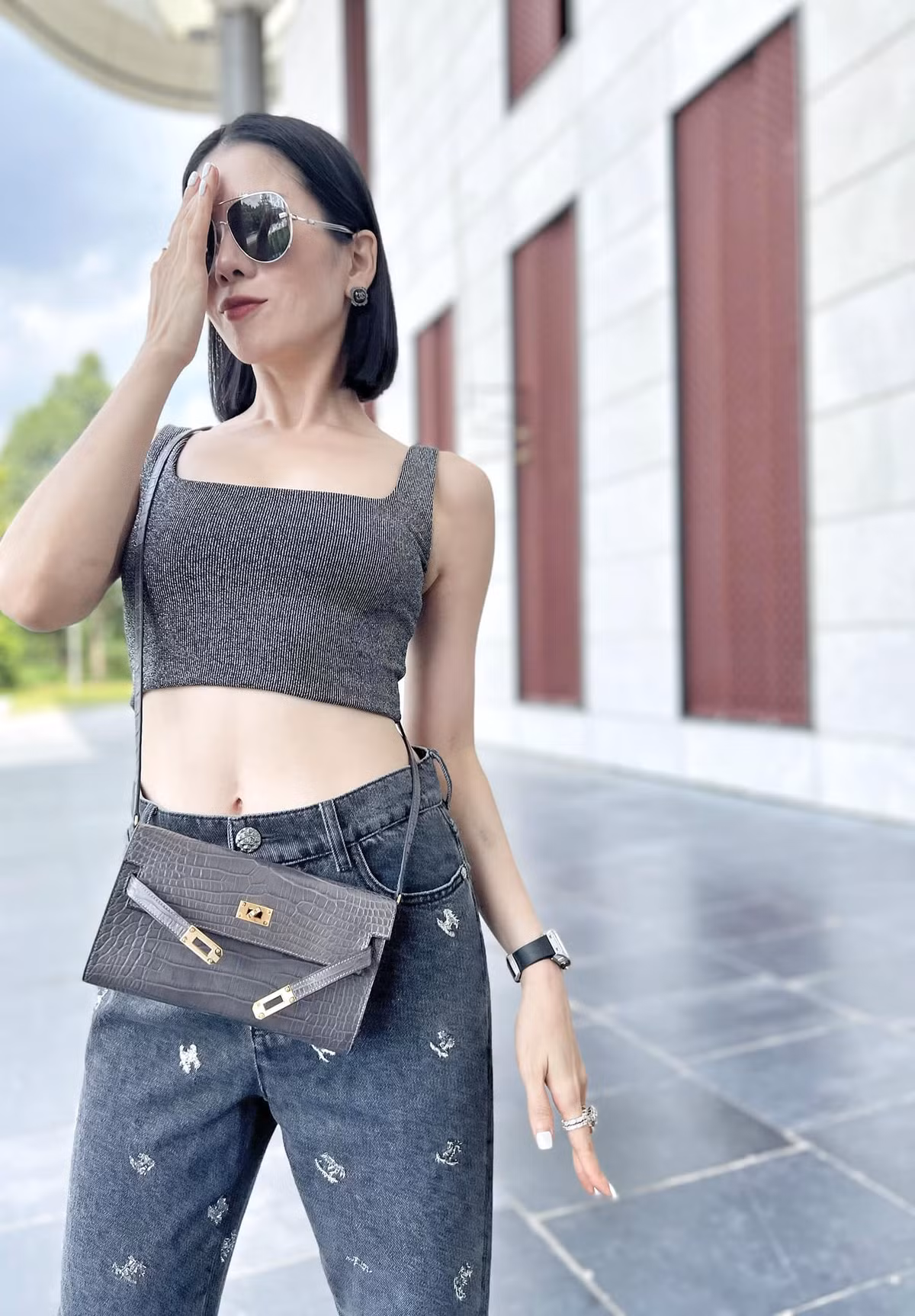 Thời gian gần đây, Lệ Quyên được khen ngày càng xinh đẹp, trẻ trung.