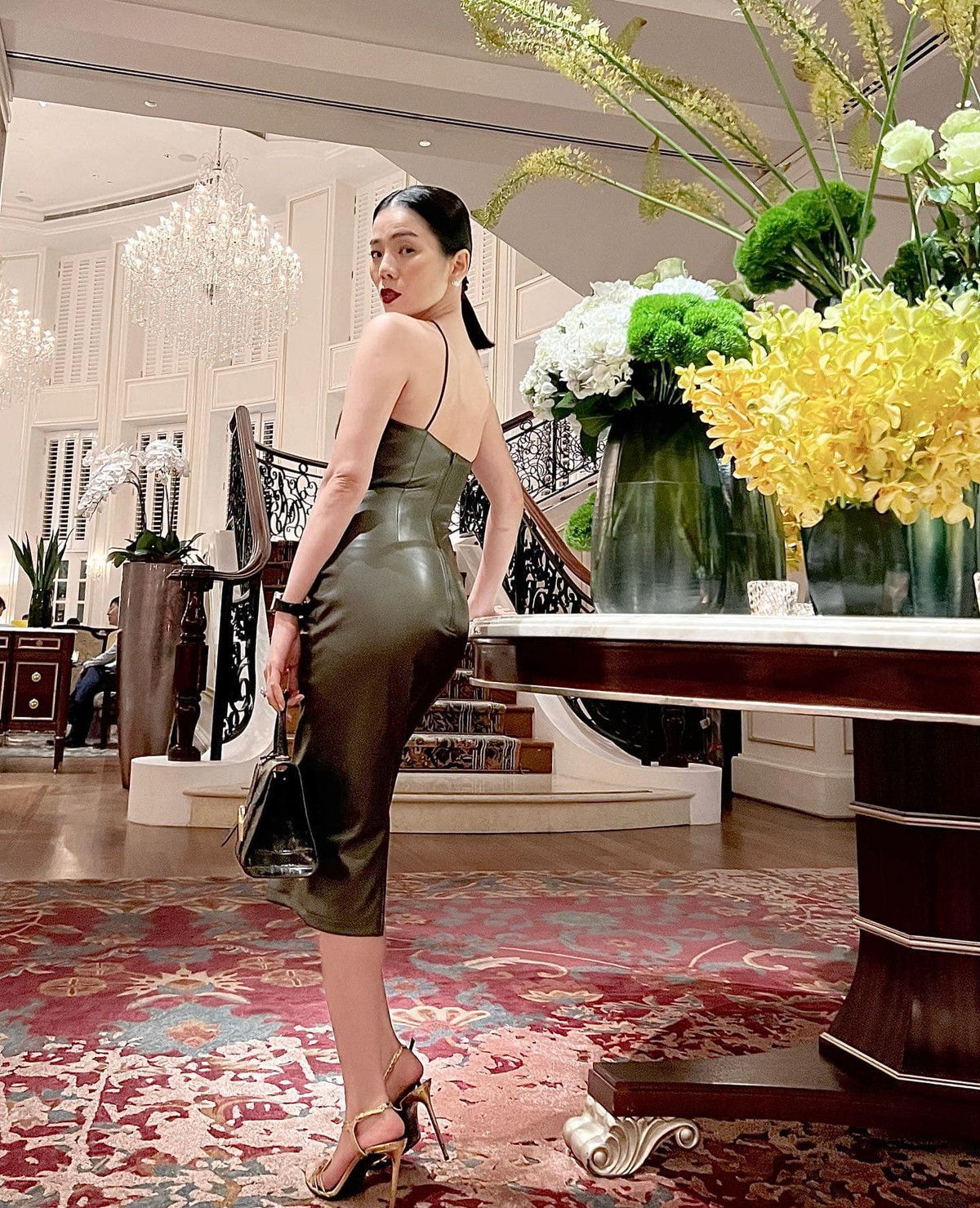 Người đẹp chăm tập thể dục, chú ý tới sức khỏe, giữ gìn vóc dáng.