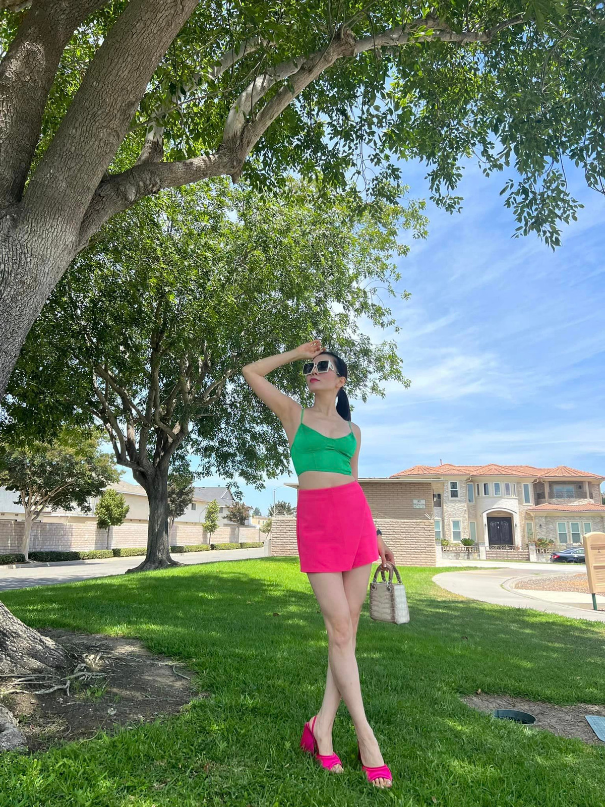 Sau một lần đổ vỡ hôn nhân, Lệ Quyên đã tìm được hạnh phúc mới bên tình trẻ. Ngoài ra, cô còn khiến nhiều người ngưỡng mộ bởi sự nghiệp thành công, sở hữu gia tài khủng.