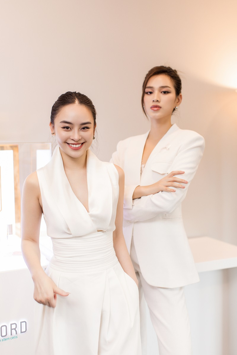 Nàng hậu chia sẻ, cả hai luôn tích cực học hỏi và cập nhật các xu hướng làm đẹp, chuẩn bị cho kế hoạch kinh doanh sắp tới.