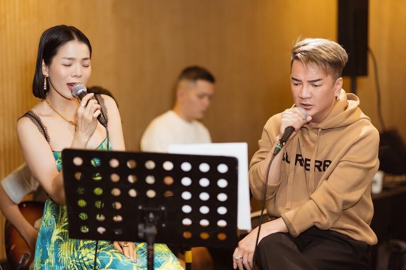 Buổi tập luyện có sự góp mặt của Đàm Vĩnh Hưng, Lân Nhã, Mạnh Đồng - những “người tình” của Lệ Quyên trong Lệ Quyên love concert.