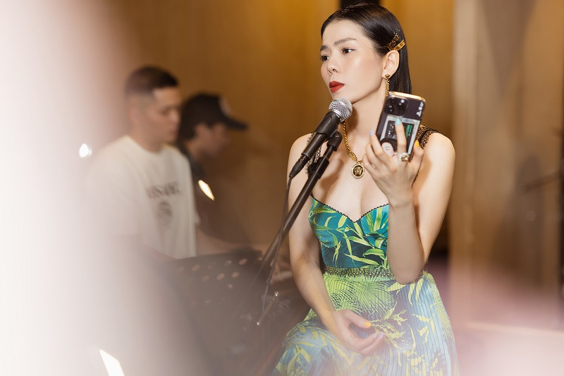 Lệ Quyên đặc biệt hào hứng với concert lần này nên cô dành nhiều thời gian tập chương trình sớm để an tâm trước khi đi lưu diễn Mỹ.