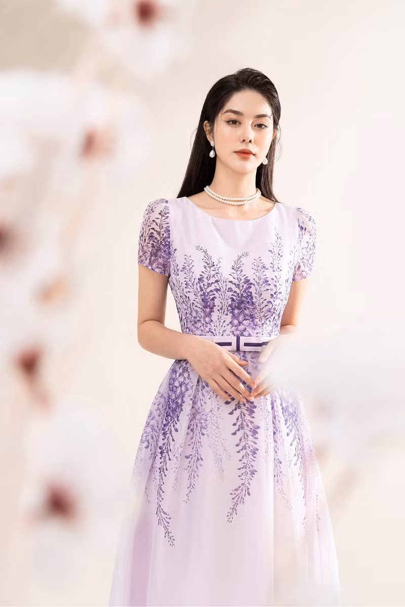 Mỗi đường nét, hoa văn được phối một cách bắt mắt, có sự ăn khớp với xu hướng thời trang thế giới.