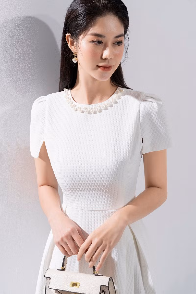 Mới đây Lan Ngọc được mời làm mẫu cho bộ ảnh thời trang mới.