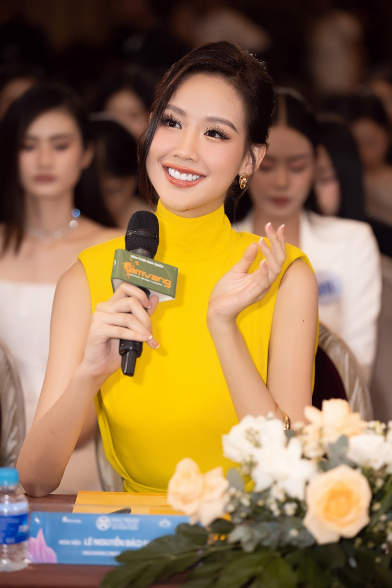 Hoa hậu Bảo Ngọc trong chương trình. Hiện tại, các người đẹp Miss World Vietnam 2023 ráo riết tập luyện và chuẩn bị thật chu đáo cho những phần thi quan trọng trong đêm chung kết toàn quốc sẽ diễn ra lúc 20h ngày 12/8 tại Quy Nhơn.