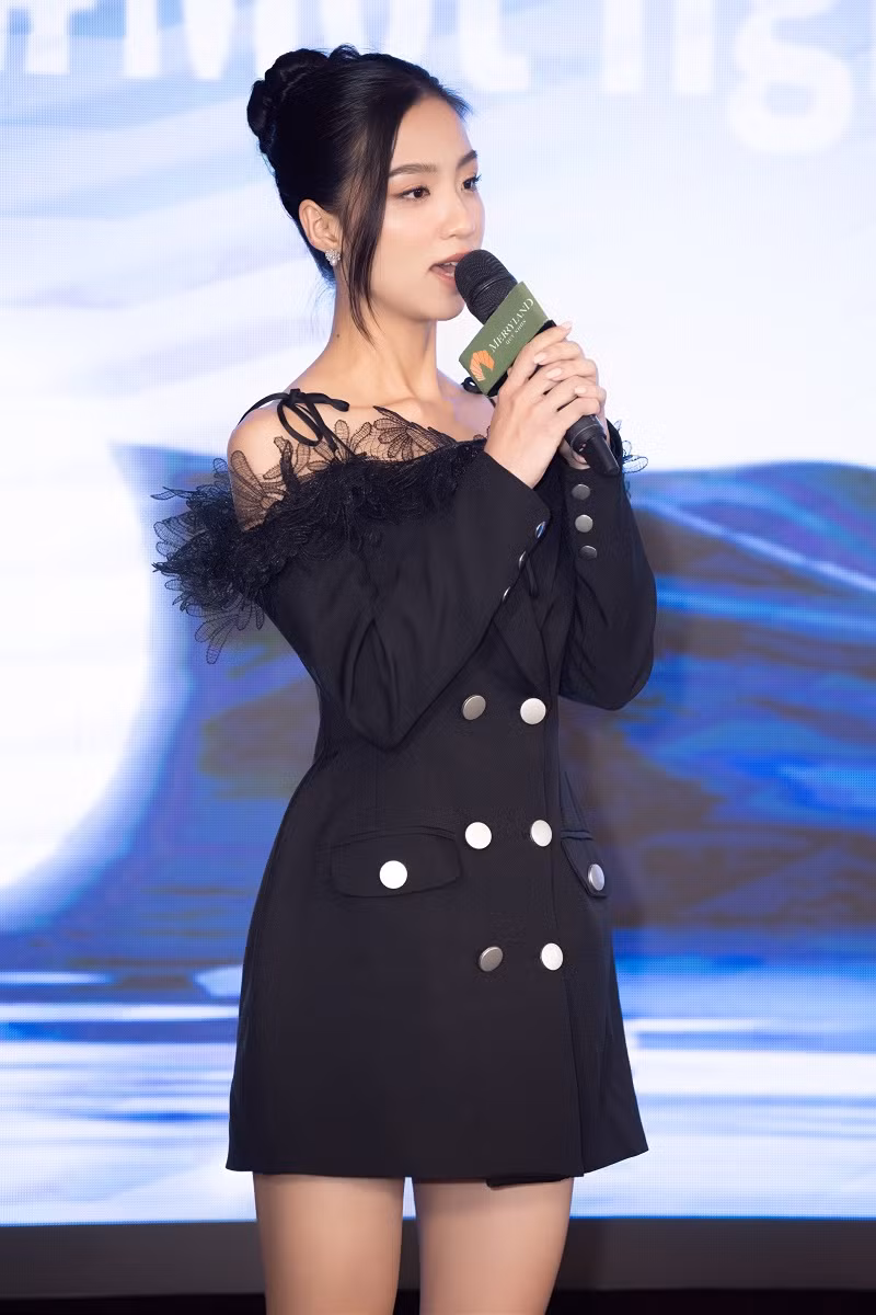 Sau phần trình bày ấn tượng, xúc tích, đúng trọng tâm với hashtag "Vượt giới hạn, chạm đam mê", thí sinh Tú Trinh đã xuất sắc ghi tên mình vào Top 4 Head to Head Challenge.