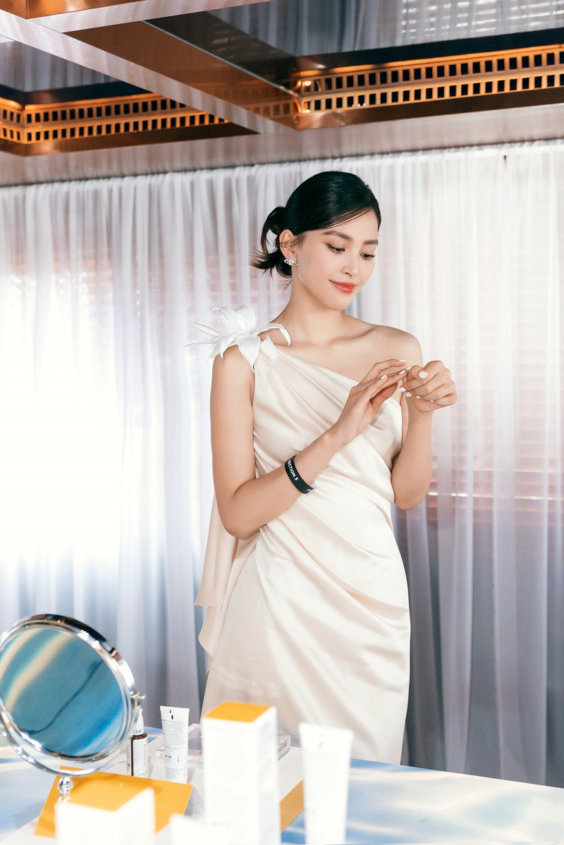 Sau 5 năm đăng quang Hoa hậu Việt Nam, Tiểu Vy vẫn được đánh giá là một trong những hoa hậu sở hữu nhan sắc ngọt ngào, rạng ngời.