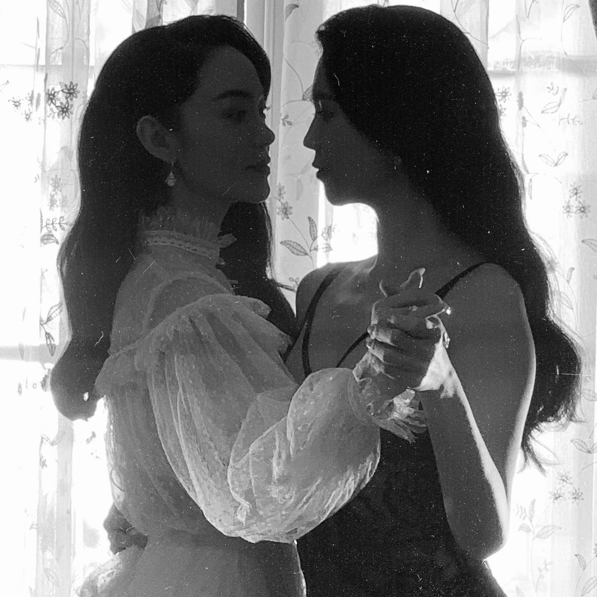 Để đảm nhận vai diễn này, Ngọc Trinh đã đăng ký khóa học nhập vai do Kathy Uyên đào tạo trước khi quay.