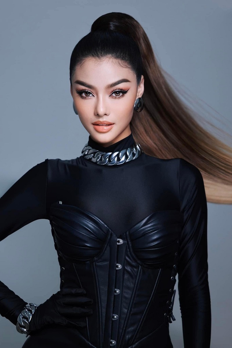 Á hậu Kiều Loan cũng ngồi ghế nóng cuộc thi Hoa hậu Hòa bình Việt Nam 2023. Kiều Loan từng có kinh nghiệm và trải nghiệm trên các đấu trường nhan sắc trong nước lẫn quốc tế. Cô từng đại diện Việt Nam tham gia Miss Grand International 2019 và lọt Top 10 chung cuộc.