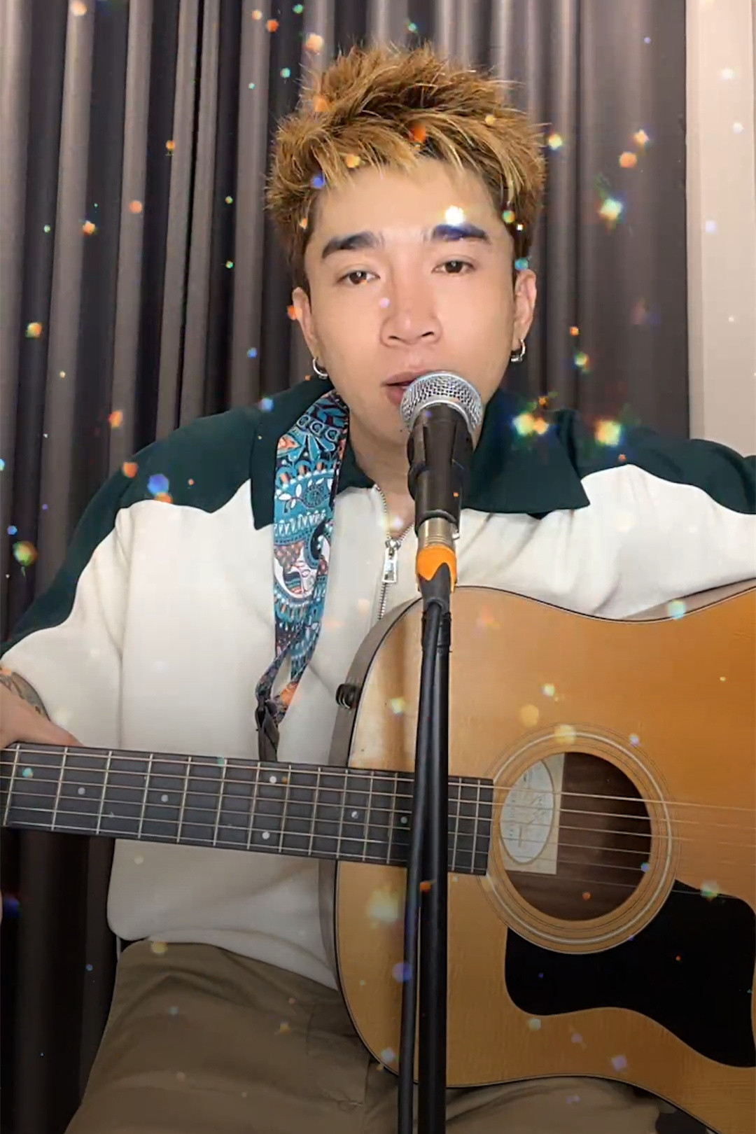 Chi Dan khoc, xin loi vi 