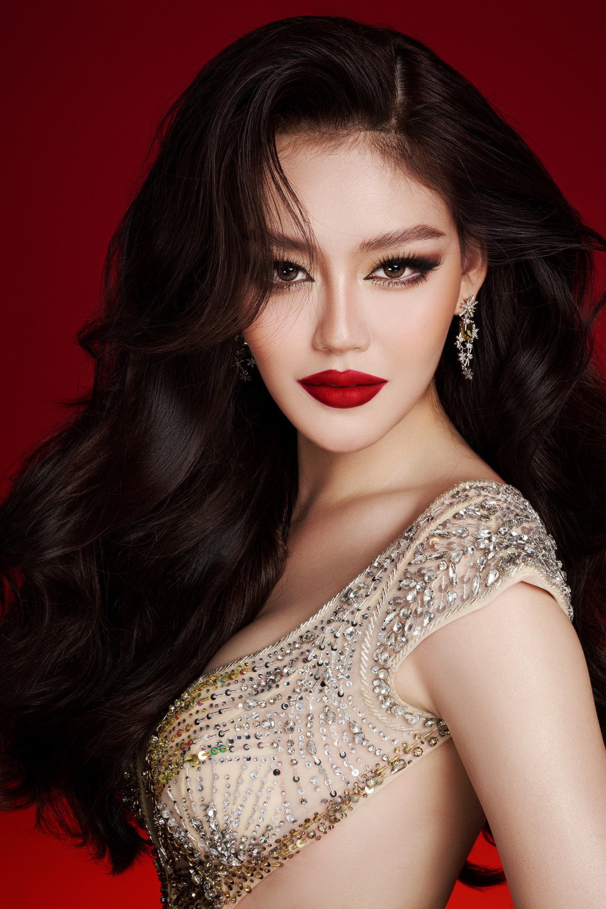 Bà Vũ Thị Hoa, Giám đốc điều hành Công ty Leading Media - đơn vị cử Đặng Thanh Ngân dự thi Miss Supranational 2023, đồng thời là Giám đốc quốc gia Miss Supranational Vietnam cho biết, công ty đang hỗ trợ Đặng Thanh Ngân luyện tập với những chuyên gia hàng đầu trong lĩnh vực đào tạo nhan sắc.