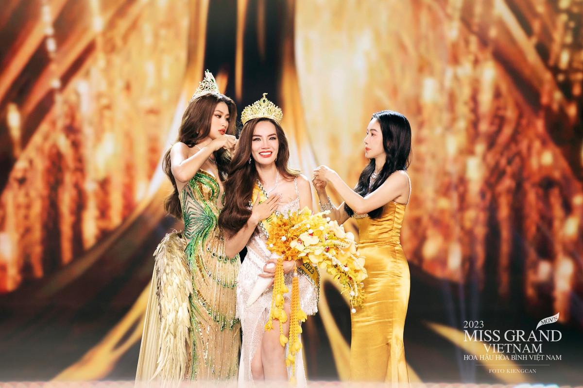 Thiên Ân cũng không quên dành lời cảm ơn đến ê-kíp vì đã luôn đồng hành và lo lắng cho cô trong thời gian đương nhiệm. Nàng hậu gửi lời cảm ơn đến đại diện của tổ chức Miss Grand International - ông Nawat, bà Teresa và đương kim hoa hậu Isabella Menin vì đã có mặt để theo dõi Miss Grand Vietnam 2023. Với cô, Miss Grand International là một phần trong cột mốc đáng nhớ.