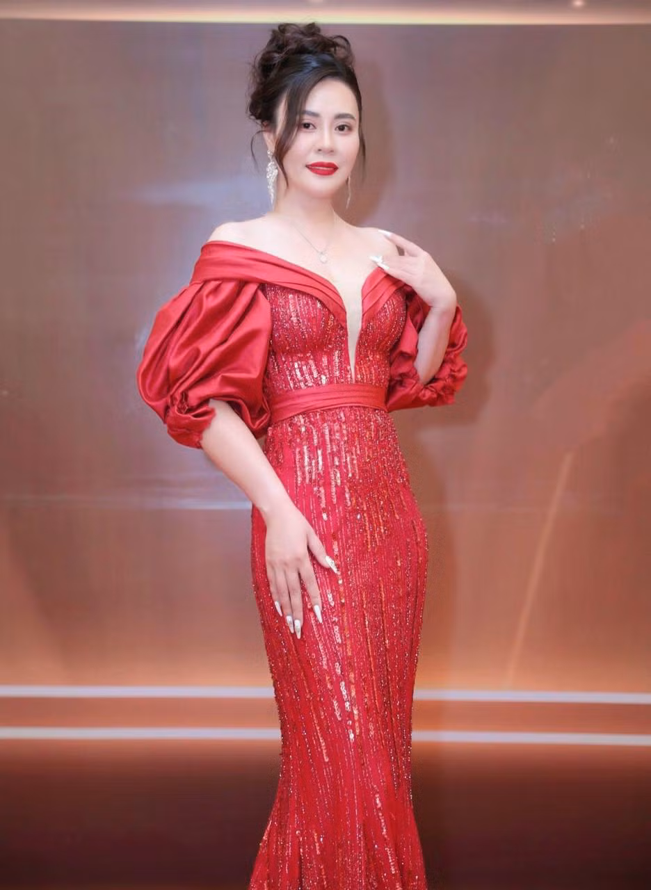 Hoa hau Phan Kim Oanh lam Pho chu tich Mrs Grand International-Hinh-3