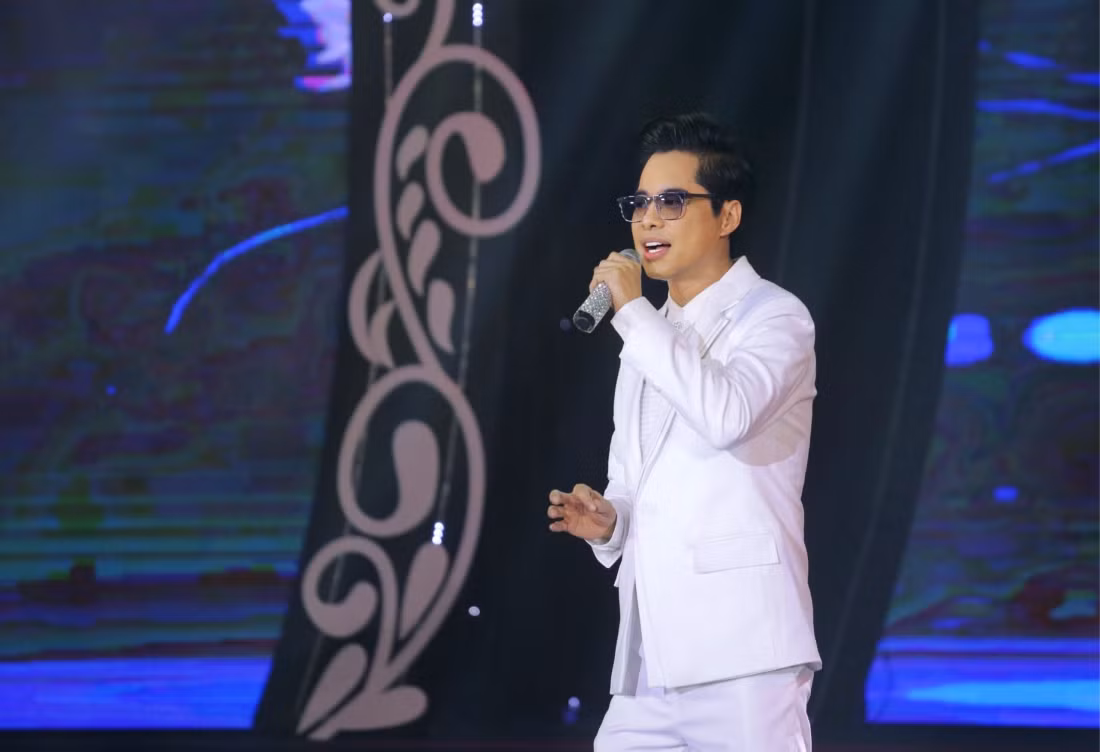 Liveshow "Tình con" của Ngọc Sơn không chỉ đơn thuần là sự kiện âm nhạc mà còn là dịp để mọi người cảm nhận, truyền tải lòng hiếu thảo với đấng sinh thành, tình yêu thương gia đình, tình yêu quê hương đất nước và tình cảm đôi lứa.