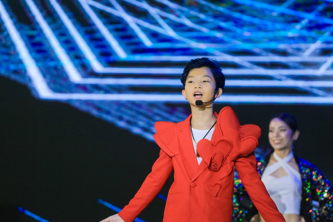 Phong Thiên - "hậu duệ" của Ngọc Sơn cũng góp mặt trong liveshow của nam danh ca.