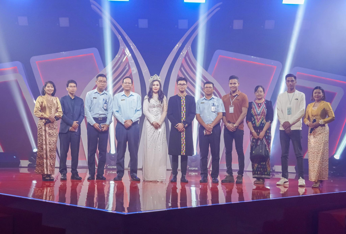 Ngày đầu tiên có mặt tại Myanmar, hoa hậu họ Phan đã có buổi gặp gỡ ban lãnh đạo trung tâm truyền thông Myawaddy – một trong những trung tâm truyền thông lớn của khu vực Đông Nam Á. Sự kiện còn quy tụ nhiều diễn viên nổi tiếng của Myanmar.